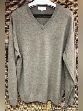 Turnbury- Extra Fine Merino Wool- Men's V-Neck Sweater - Tan, XLT